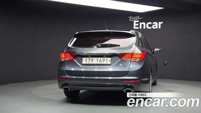 Hyundai i40 2012 thumb 4