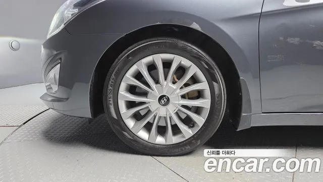 Hyundai i40 2012 thumb 5