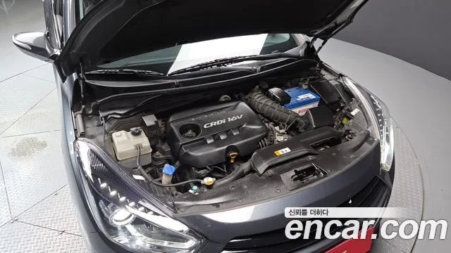 Hyundai i40 2012 thumb 6