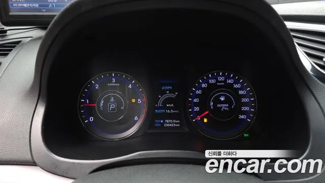 Hyundai i40 2012 thumb 8