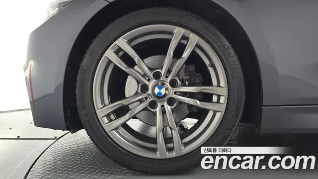 BMW 3-Series 2016 thumb 4