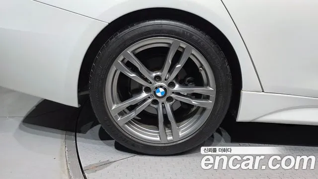 BMW 3-Series 2015 thumb 5