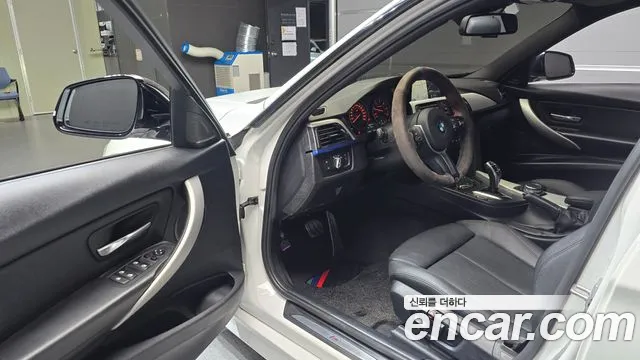 BMW 3-Series 2015 thumb 10