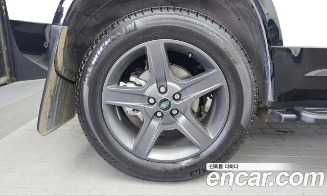 Land Rover Defender 2024 thumb 5