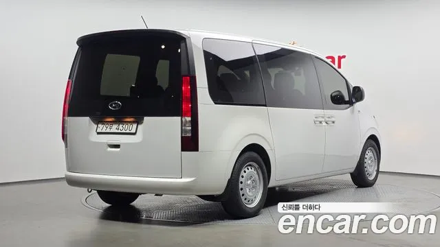Hyundai Staria 2023 thumb 2
