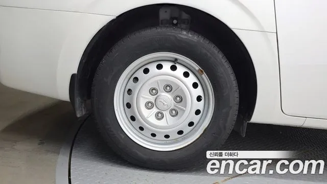 Hyundai Staria 2023 thumb 5