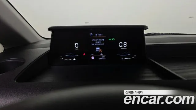 Hyundai Staria 2023 thumb 8