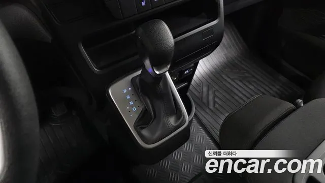 Hyundai Staria 2023 thumb 9