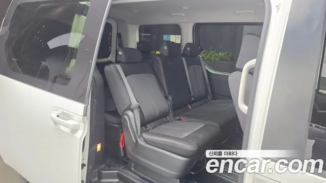 Hyundai Staria 2023 thumb 12