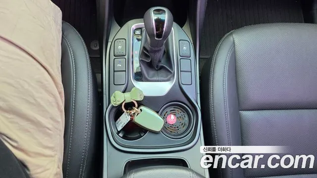 Hyundai Santa Fe 2017 thumb 9