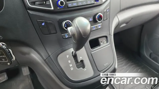 Hyundai Starex 2017 thumb 9