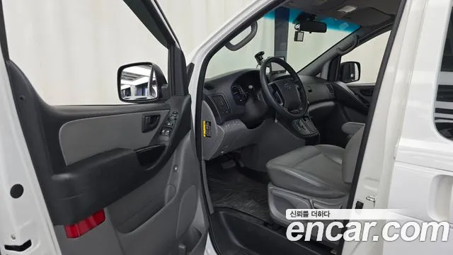 Hyundai Starex 2017 thumb 10
