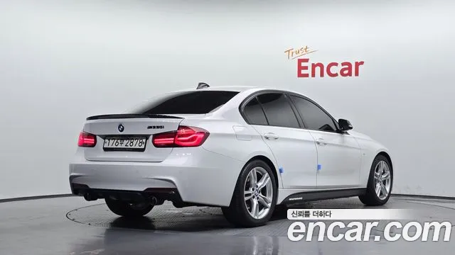 BMW 3-Series 2018 thumb 2