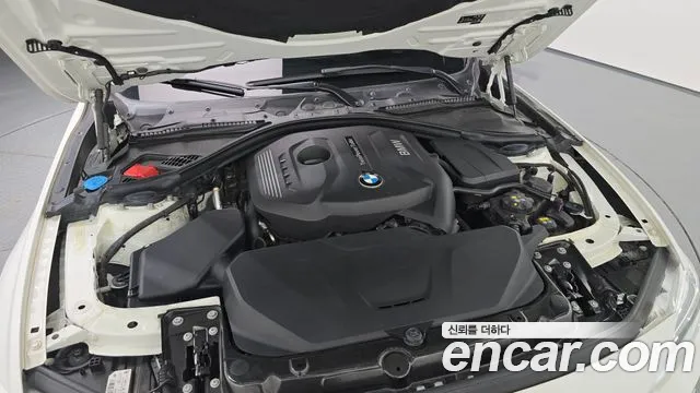 BMW 3-Series 2018 thumb 6