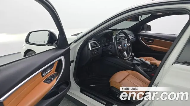 BMW 3-Series 2018 thumb 10