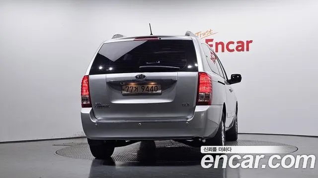 Kia Carnival 2012 thumb 3