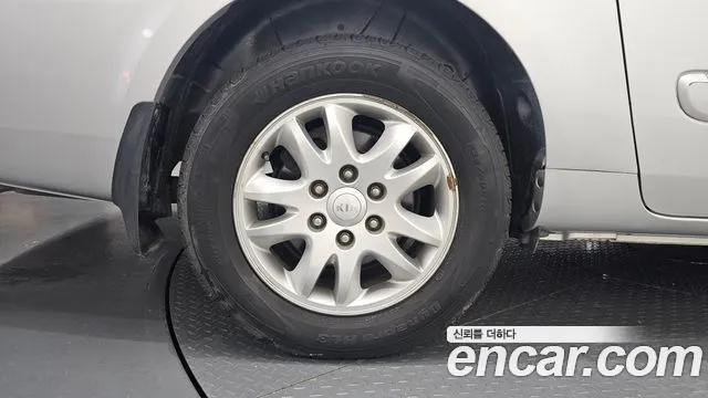 Kia Carnival 2012 thumb 4