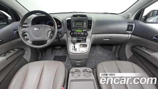Kia Carnival 2012 thumb 6