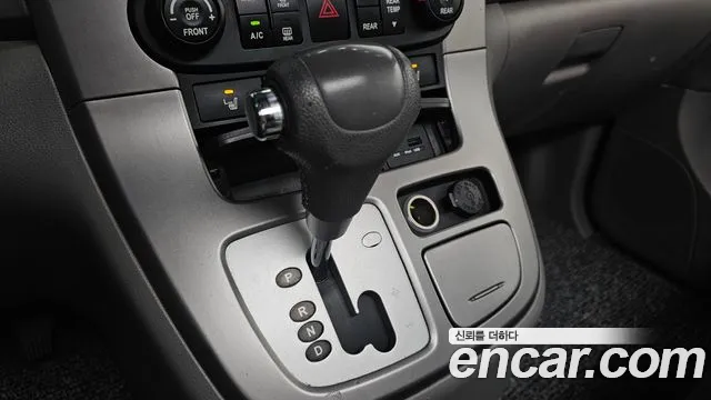 Kia Carnival 2012 thumb 8