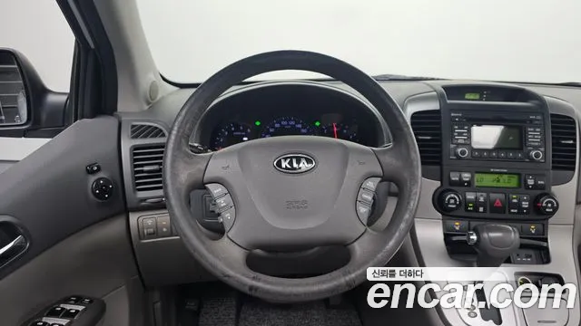 Kia Carnival 2012 thumb 11