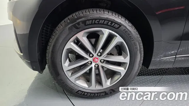 Jaguar F-Pace 2017 thumb 5