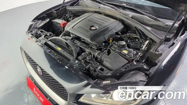 Jaguar F-Pace 2017 thumb 6