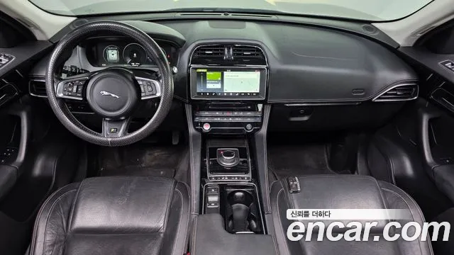 Jaguar F-Pace 2017 thumb 7