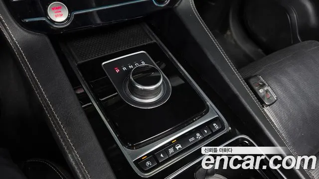 Jaguar F-Pace 2017 thumb 9