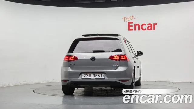 Volkswagen Golf Sportsvan 2016 thumb 4