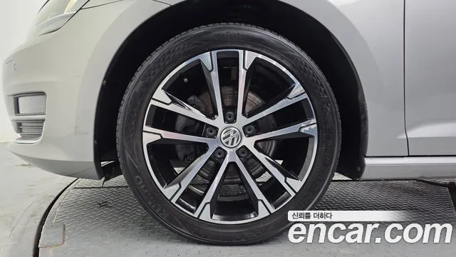 Volkswagen Golf Sportsvan 2016 thumb 5