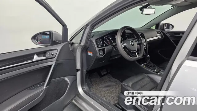 Volkswagen Golf Sportsvan 2016 thumb 10