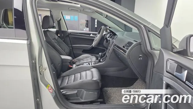 Volkswagen Golf Sportsvan 2016 thumb 11