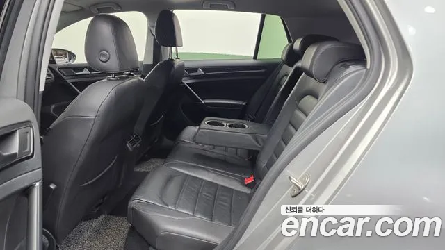 Volkswagen Golf Sportsvan 2016 thumb 12