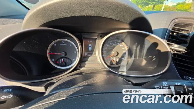 Hyundai Santa Fe 2012 thumb 8