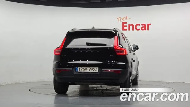 Volvo XC40 2020 thumb 4