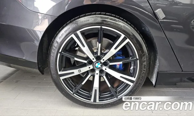 BMW 5-Series 2025 thumb 5