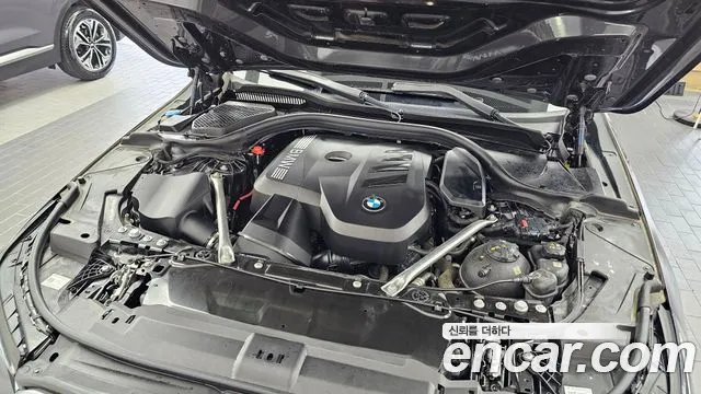 BMW 5-Series 2025 thumb 6