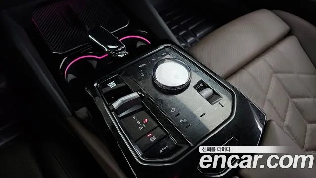 BMW 5-Series 2025 thumb 9