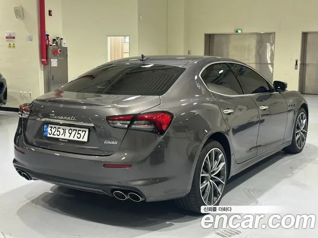 Maserati Ghibli 2023 thumb 2