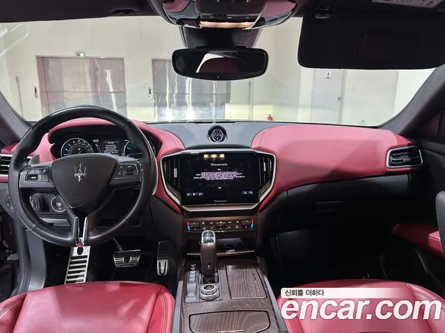 Maserati Ghibli 2023 thumb 7