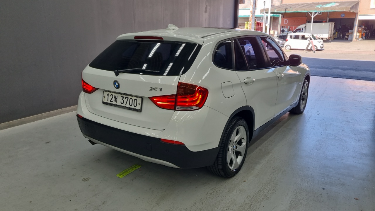 BMW X1 2010 thumb 2