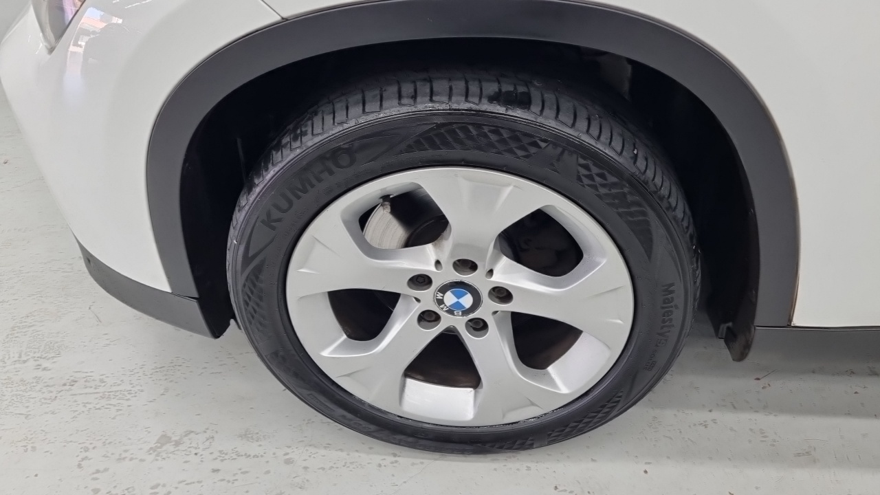 BMW X1 2010 thumb 5