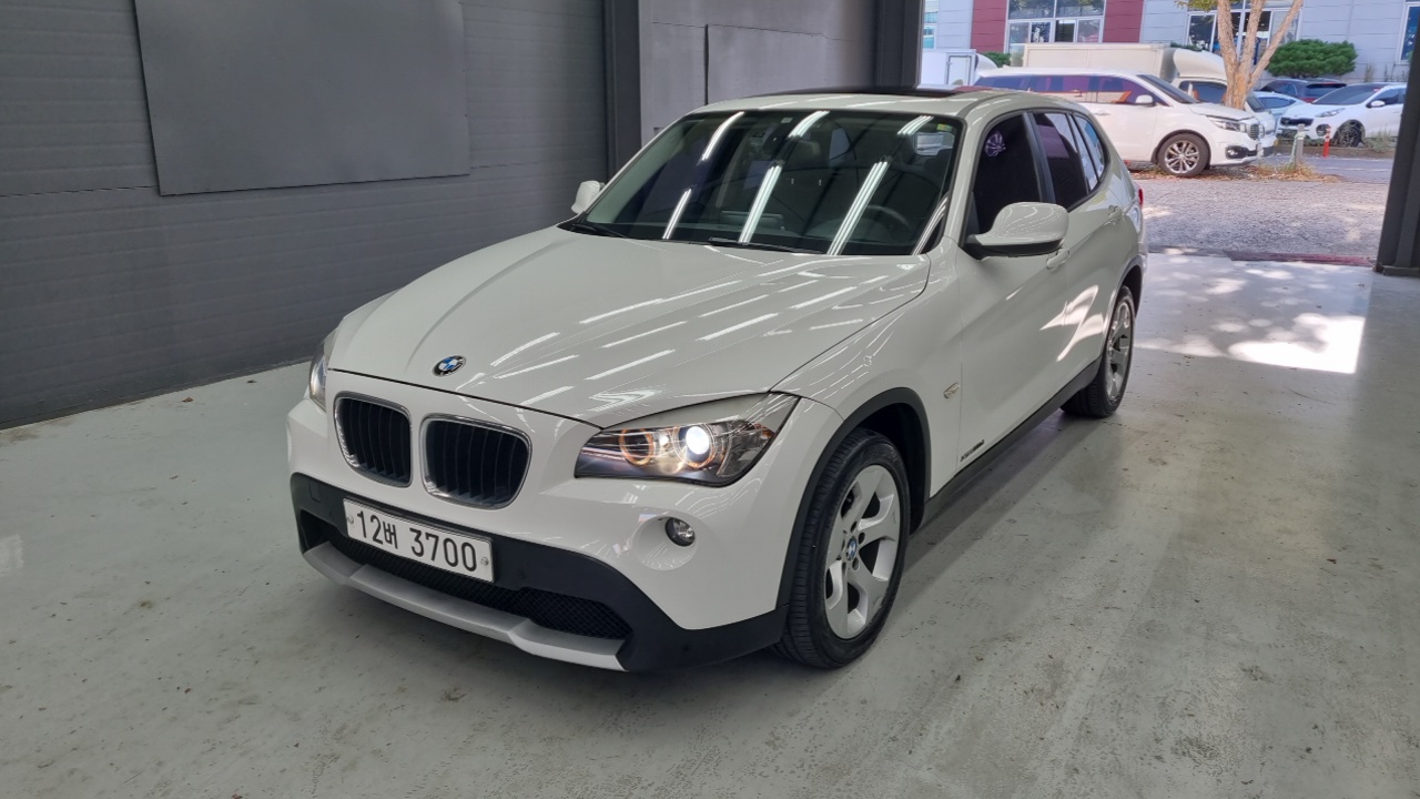 BMW X1 2010 thumb 11