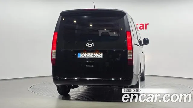 Hyundai Staria 2025 thumb 4