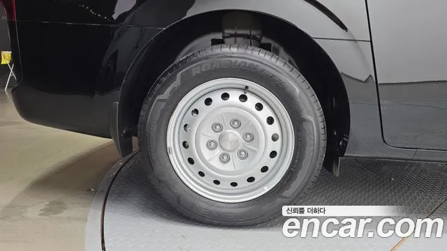 Hyundai Staria 2025 thumb 5