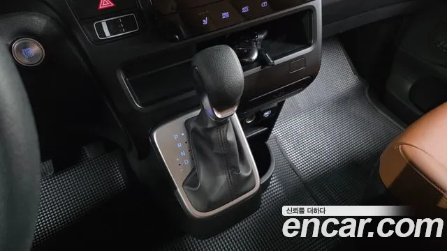 Hyundai Staria 2025 thumb 9