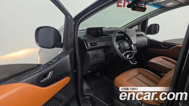 Hyundai Staria 2025 thumb 10