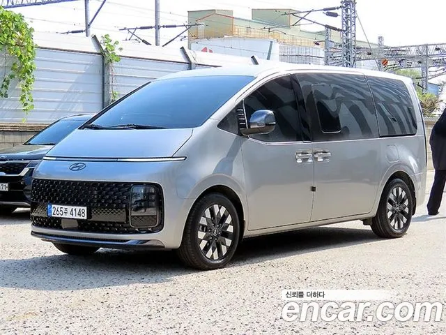 Hyundai Staria 2022 thumb 2