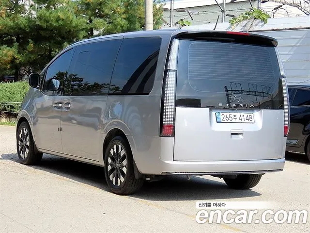Hyundai Staria 2022 thumb 3