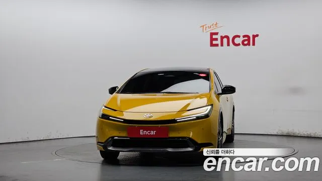 Toyota Prius 2024 thumb 3